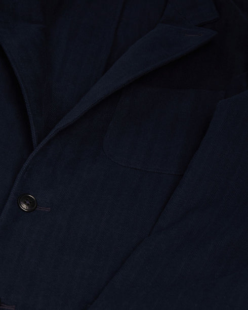 EFFORD-Jackets-Ensure statement classics are hanging in your wardrobe with EFFORD. Channelling coast of Italy vibes through a traditional English lens, the Herringbone pattern provides a look that's both subtle and effective. Part of a two-piece set, this can be dressed up over a shirt or dressed down with a plain round neck t-shirt worn underneath. Herringbone pattern Two-button fastening Three front pockets Part of a two-piece set Ted Baker-branded Our model is 6'2" / 1.87m and wears a Ted size 3- Ted Bak